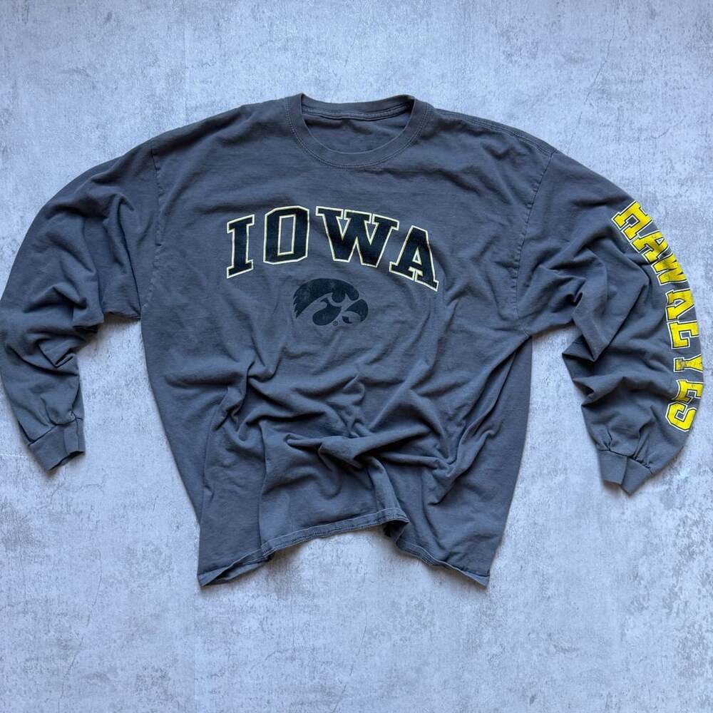 Vintage Iowa Hawkeyes Long Sleeve T-Shirt Charcoal Gray